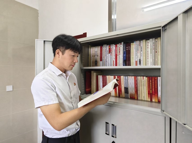 寇瀧煒：從業(yè)務(wù)“小白”到黨務(wù)“多面手”