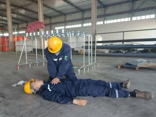 以演促練 以練筑防 筑牢安全防線 —龍門綠碳公司開展觸電應(yīng)急演練