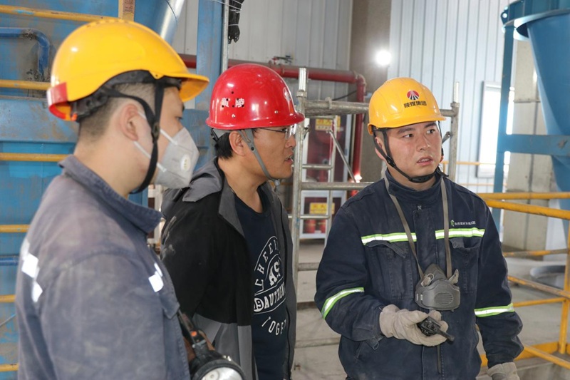 黃陵新材公司：青年攻堅保投產 精細籌備迎“點火”